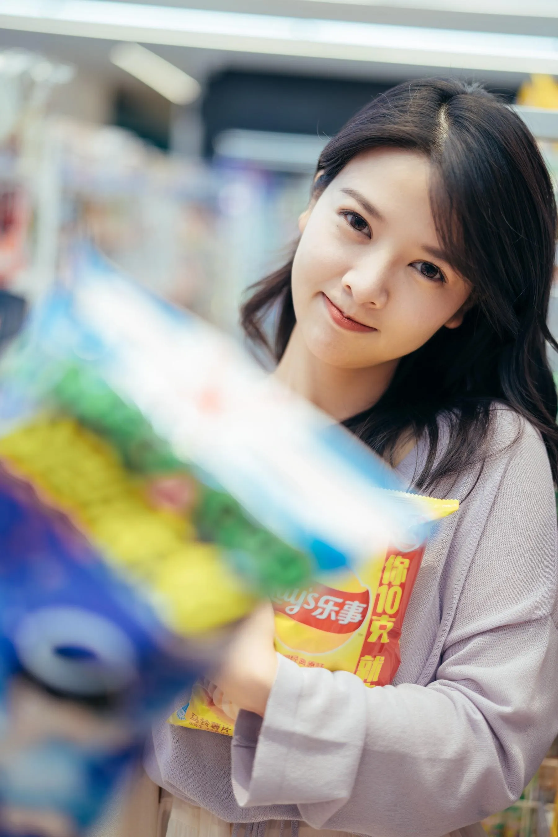 [YITUYU艺图语]2022.01.26 一大堆零食，便利店里的小满足 喵喵喵是锦儿呀 [26P]插图1